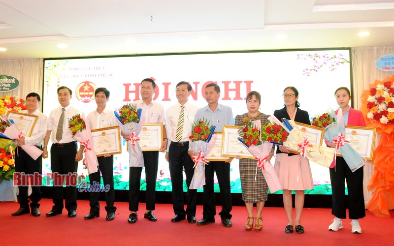Bình Phước: Tuyên dương 180 doanh nghiệp, tổ chức, cá nhân nộp thuế tiêu biểu