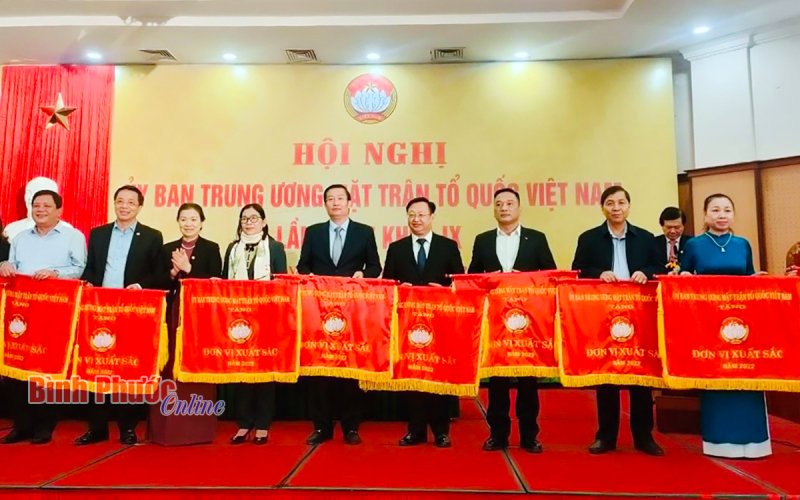 Bình Phước: Ủy ban MTTQ Việt Nam tỉnh nhận cờ thi đua xuất sắc năm 2022