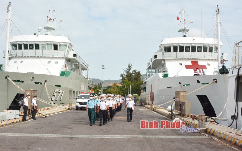Bộ Tư lệnh Vùng 4 Hải quân: Tiễn đoàn công tác ra thăm, chúc tết quân và dân huyện đảo Trường Sa