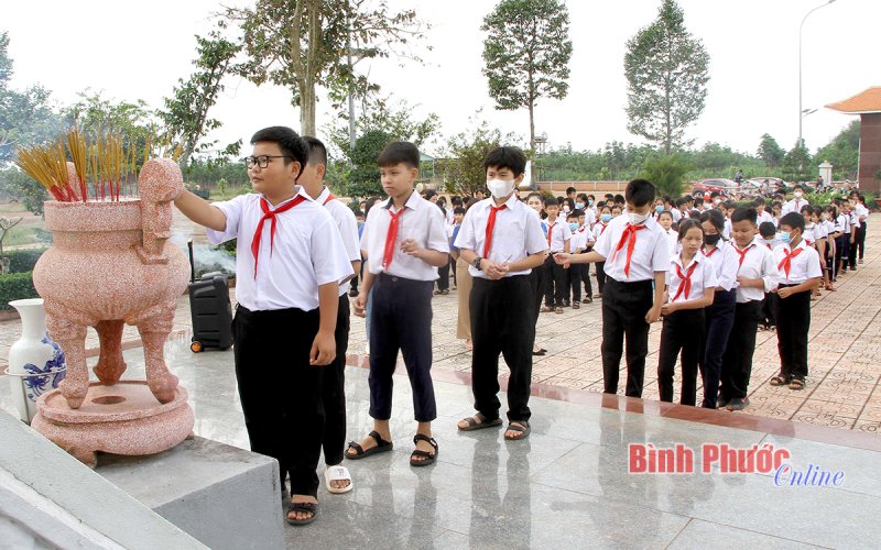 Buổi ngoại khóa đầy ý nghĩa nhân ngày Thành lập Quân đội nhân dân Việt Nam 22-12