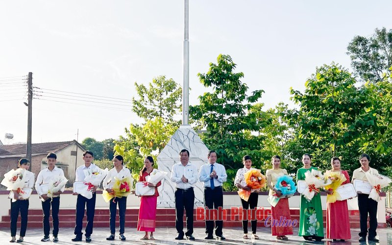 Cao su Lộc Ninh tuyên dương 50 cá nhân về trước kế hoạch 