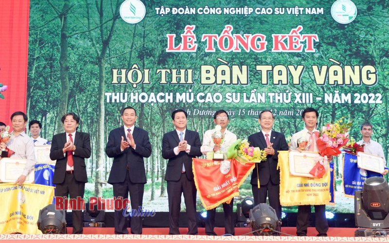 Cao su Phú Thịnh đoạt giải nhất hội thi Bàn tay vàng thu hoạch mủ cao su năm 2022
