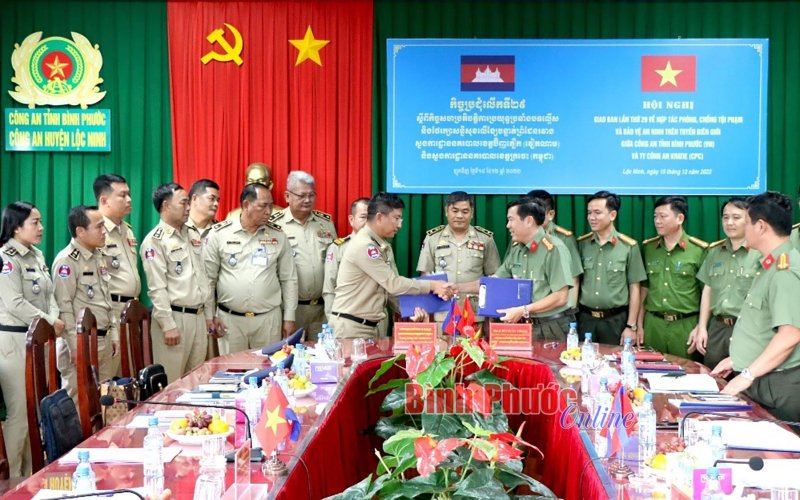 Công an 2 tỉnh Bình Phước và Kratie giao ban lần thứ 29