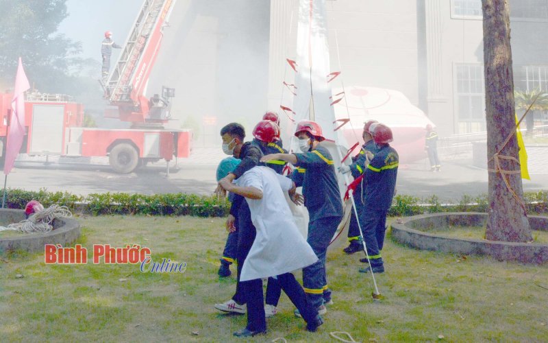 Diễn tập chữa cháy và cứu nạn, cứu hộ huy động nhiều lực lượng, phương tiện