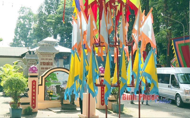 Đ&igrave;nh thần Dĩ An: Rộn r&agrave;ng khai hội Kỳ Y&ecirc;n