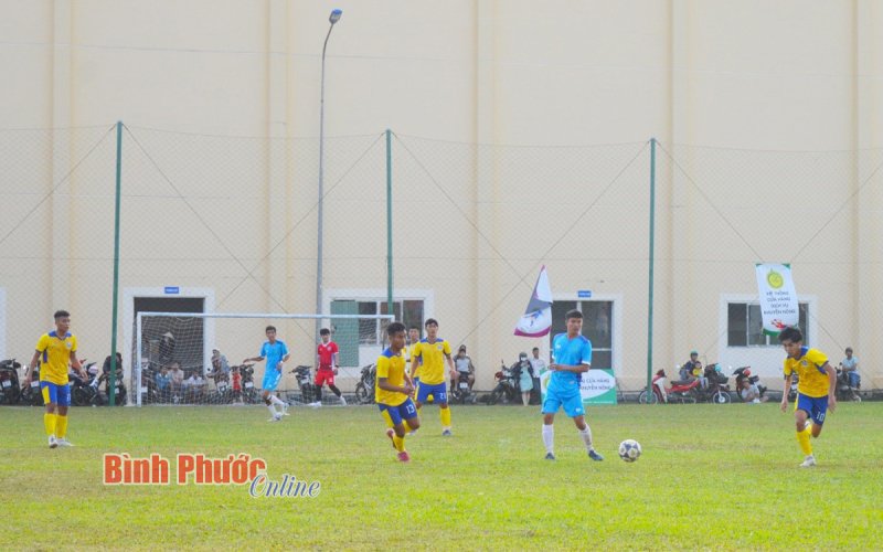 Giải bóng đá chào mừng kỷ niệm 48 năm Ngày giải phóng Phước Long