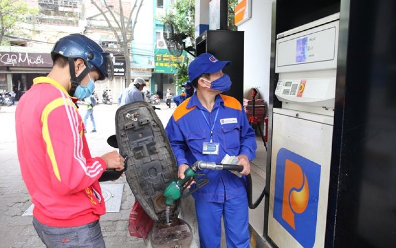 Giảm thêm 493 đồng, giá xăng RON95-III xuống ngưỡng 20.700 đồng