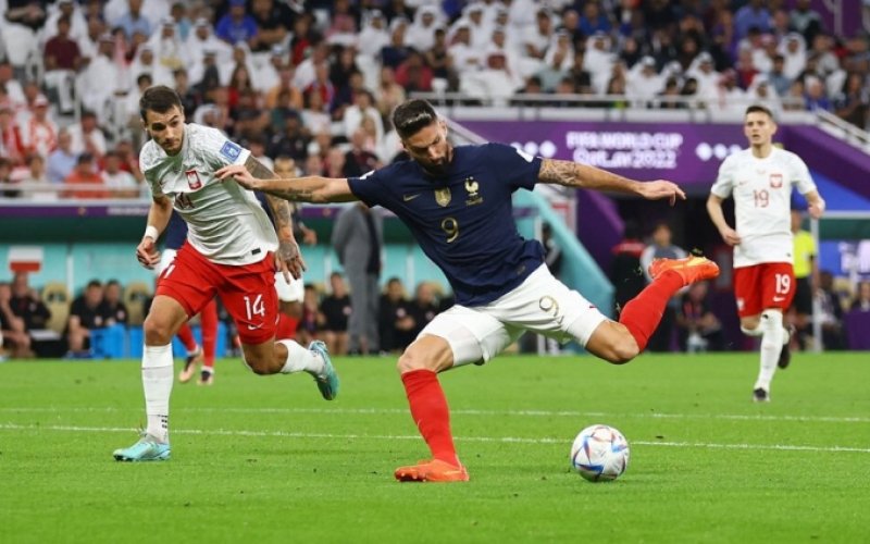 Giroud và Mbappe thay nhau ghi bàn, Pháp dễ dàng vào tứ kết World Cup 2022