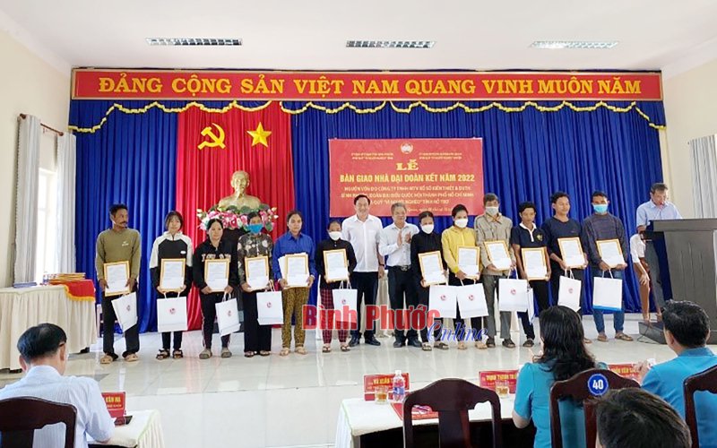 Hớn Quản: 65 căn nhà đại đoàn kết tặng hộ nghèo