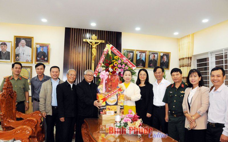 Lãnh đạo tỉnh chúc mừng Giáng sinh tại tỉnh Đắk Lắk