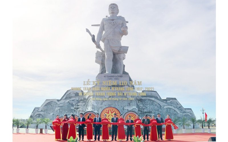 Lễ kỷ niệm 110 năm Phong trào khởi nghĩa N’Trang Lơng và Khánh thành Tượng đài N’Trang Lơng