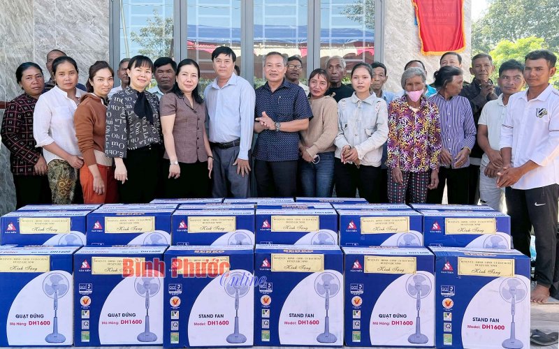 Lộc Ninh: 23 nhà đại đoàn kết tặng hộ nghèo, đồng bào dân tộc thiểu số