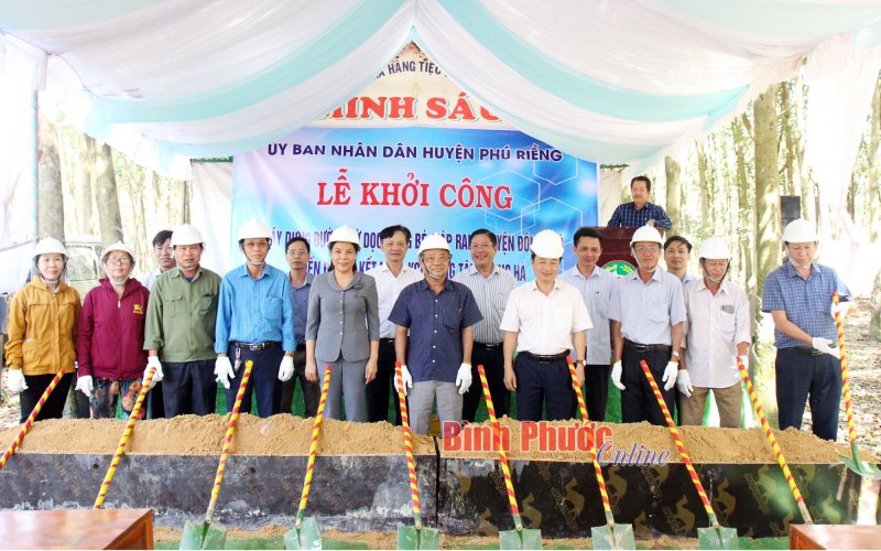 Phú Riềng khởi công tuyến đường kết nối 2 KCN Long Tân - Long Hà