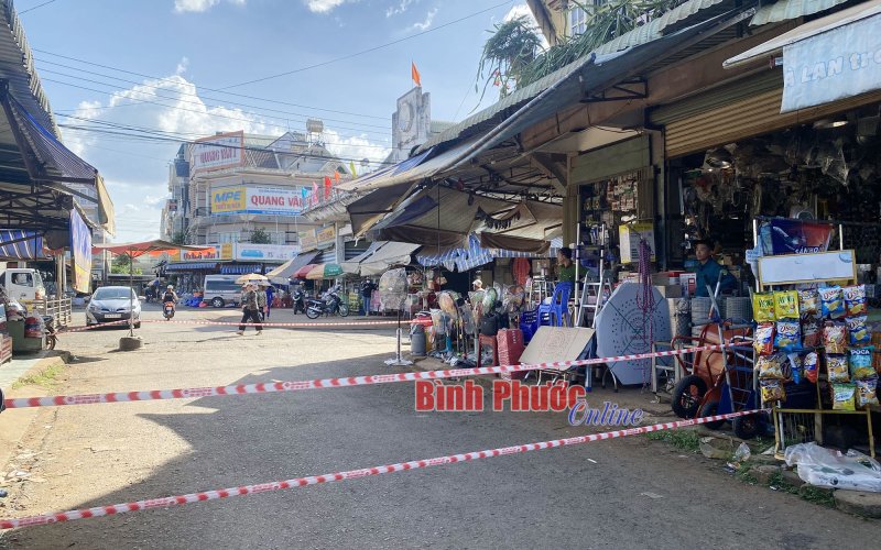 Phú Riềng: Mâu thuẫn mua bán vé số, người đàn ông bị đâm giữa chợ