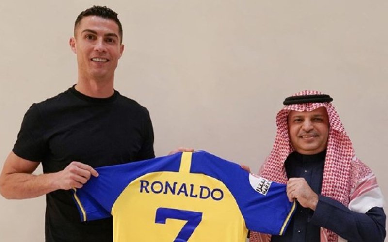 Ronaldo gia nhập Al-Nassr, nhận lương 200 triệu euro mỗi năm