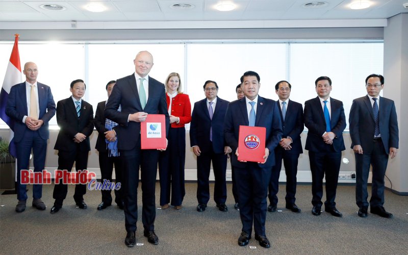 Tập đoàn Hoàng gia De Heus và Tập đoàn Hùng Nhơn ký kết hợp tác, đối tác