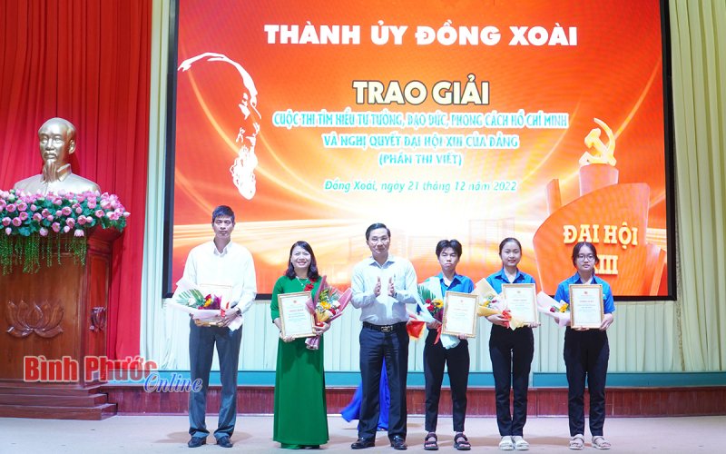 Thành ủy Đồng Xoài tổng kết, trao giải các cuộc thi trực tuyến