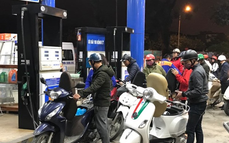 Tiếp tục giảm mạnh, xăng RON95-III về ngưỡng 21.200 đồng mỗi lít