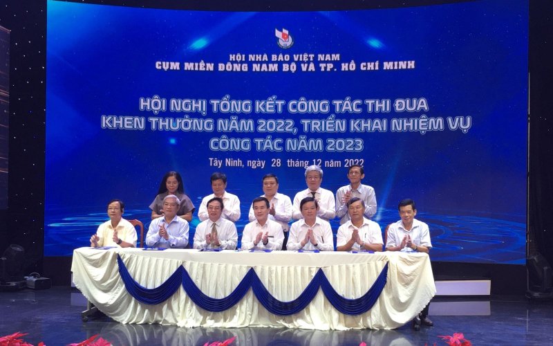 Tổng kết công tác Cụm thi đua các Hội Nhà báo miền Đông Nam bộ và TP. Hồ Chí Minh