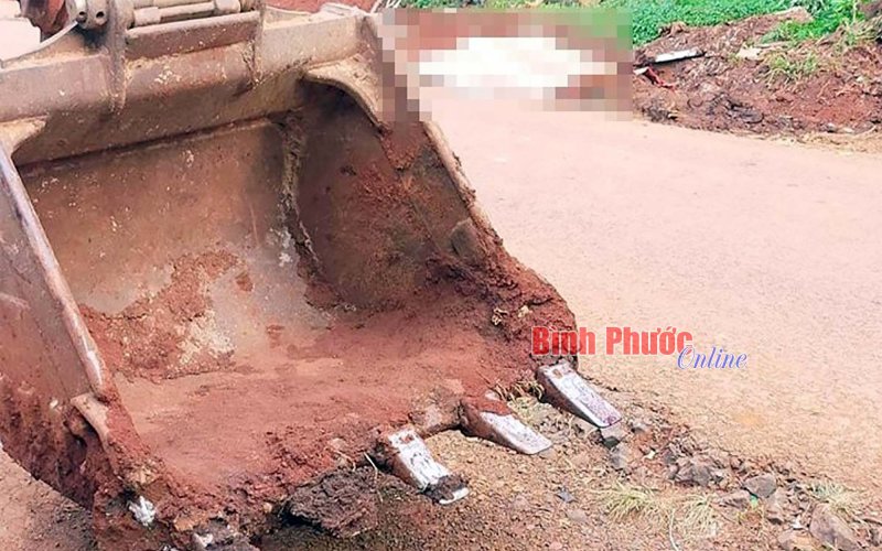 Tông vào xe máy cuốc, nam thanh niên tử vong