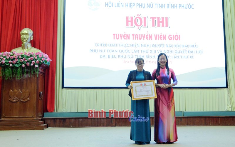 Trao 16 giải thi tuyên truyền viên giỏi triển khai thực hiện nghị quyết đại hội phụ nữ