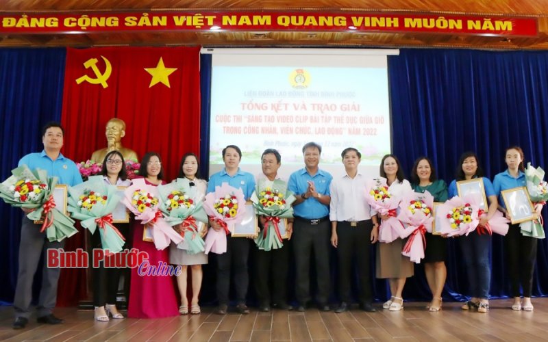 Trao giải sáng tạo video clip bài tập thể dục giữa giờ trong công nhân, viên chức, lao động
