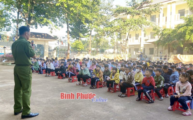 Tuyên truyền phòng ngừa vi phạm pháp luật trong học đường 