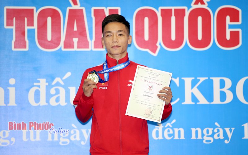 Vận động viên Trần Minh Ty (Bình Phước) đoạt huy chương vàng chung kết kickboxing