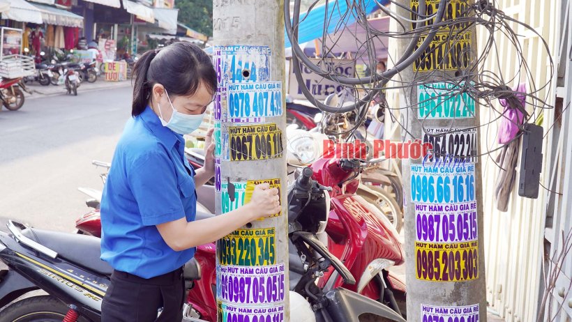 Bình Long ra quân bóc gỡ, xóa bỏ tờ rơi, biển quảng cáo sai quy định và cho vay “tín dụng đen”