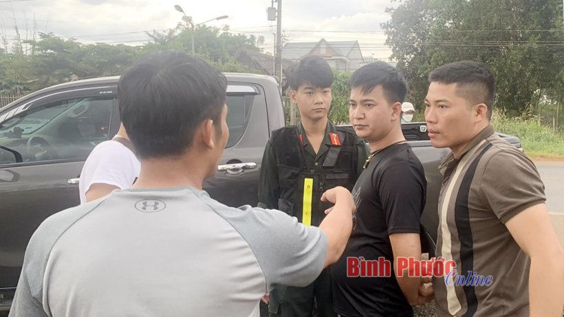 Cảnh sát giao thông Bình Phước bắt đối tượng cướp tài sản