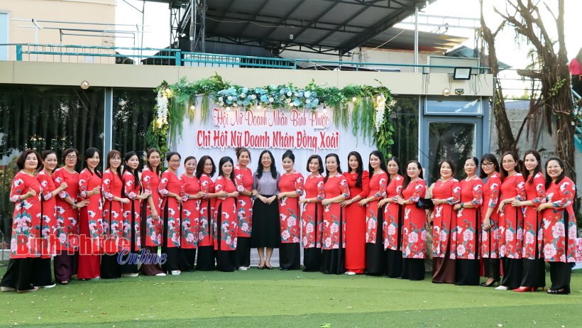 Chi hội Nữ doanh nhân thành phố Đồng Xoài kết nạp thêm 10 hội viên