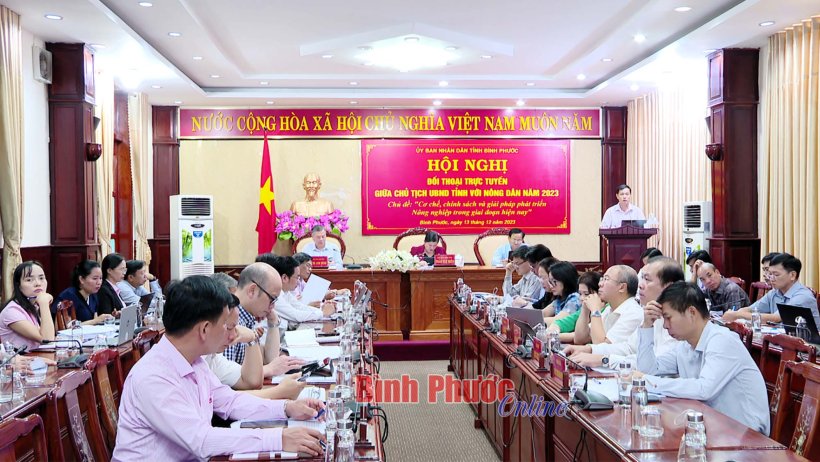 Chủ tịch UBND tỉnh Trần Tuệ Hiền đối thoại với nông dân