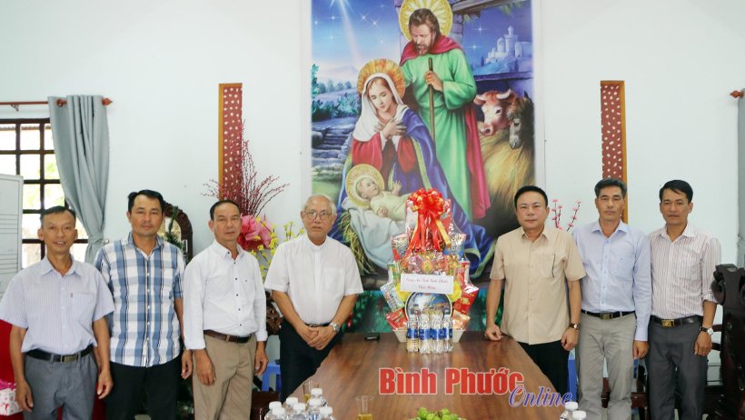 Công an tỉnh Bình Phước chúc mừng Giáng sinh và năm mới các giáo xứ