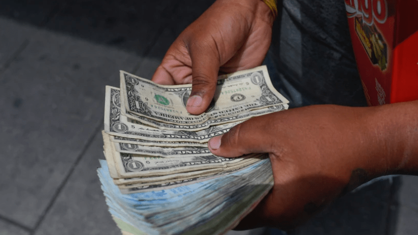 Đồng tiền bolivar của Venezuela đã mất hơn một nửa giá trị trong 2023