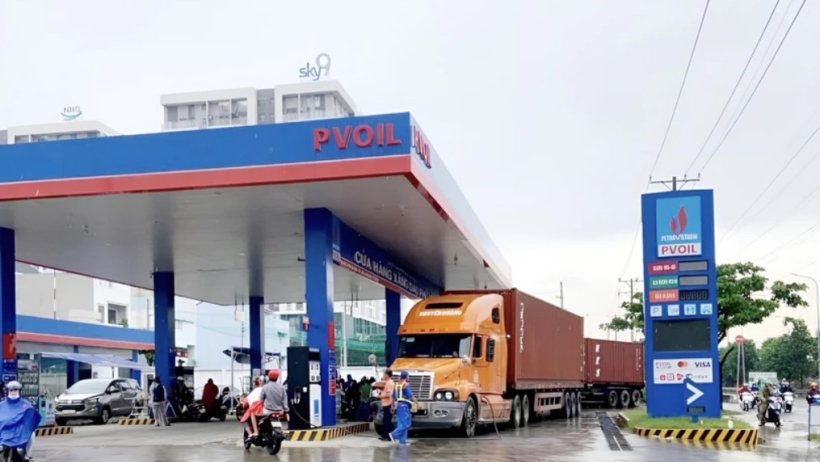 Giảm 971 đồng, xăng RON95-III còn còn 21.405 đồng mỗi lít