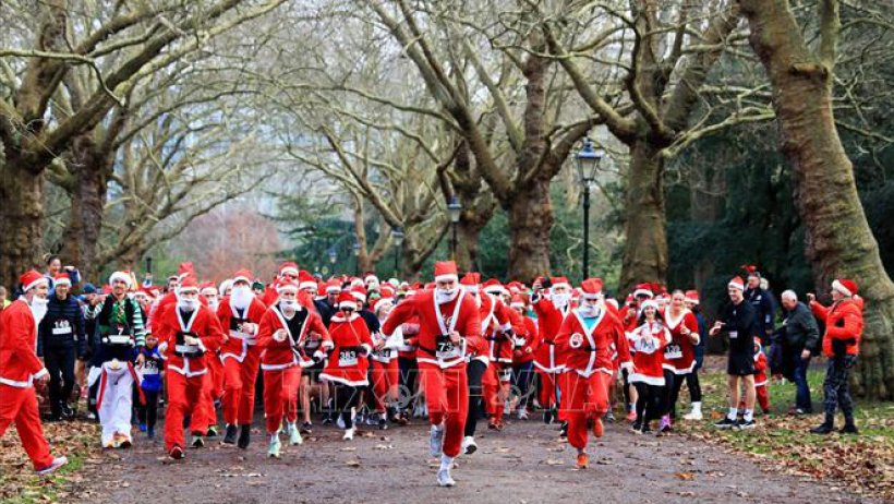 Kh&ocirc;ng kh&iacute; chờ đ&oacute;n Gi&aacute;ng sinh rộn r&agrave;ng khắp nơi tr&ecirc;n thế giới