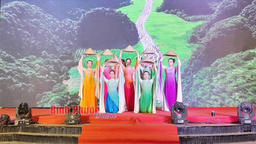 Lộc Ninh: &Acirc;́m áp chương tr&igrave;nh nghệ thuật &ldquo;Ch&agrave;o năm mới 2024&rdquo;