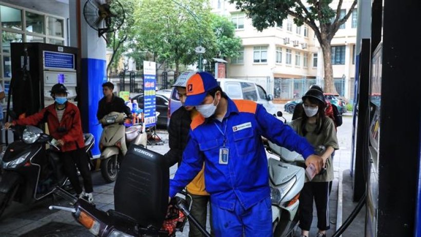 Mỗi lít xăng tăng khoảng 700 đồng từ chiều 21-12