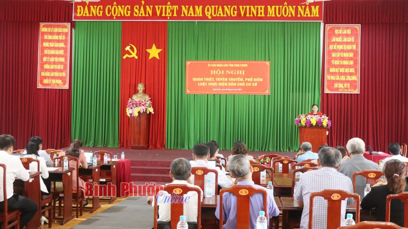 Quán triệt, phổ biến Luật Thực hiện dân chủ ở cơ sở