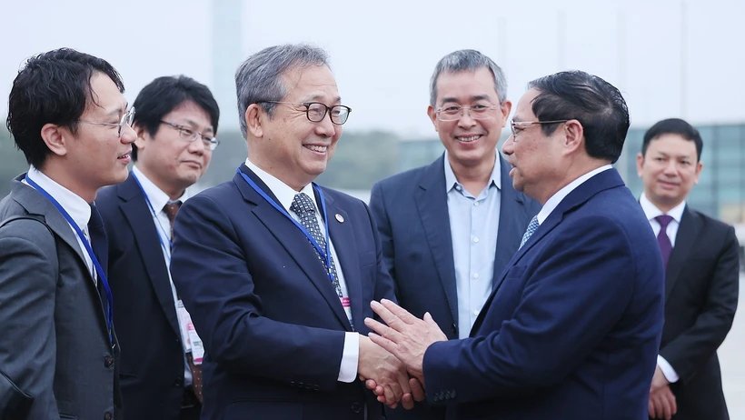 Thủ tướng lên đường dự Hội nghị Cấp cao kỷ niệm 50 năm quan hệ ASEAN-Nhật Bản