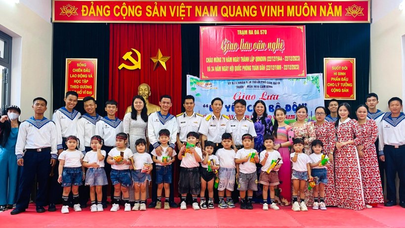 Vui ‘Tết Quân đội’, thắm tình quân dân