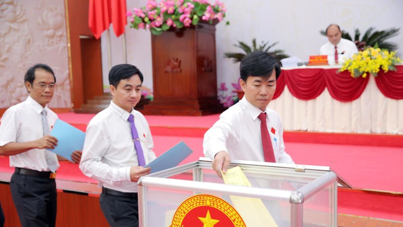 Xây dựng Đảng bám sát thực tiễn