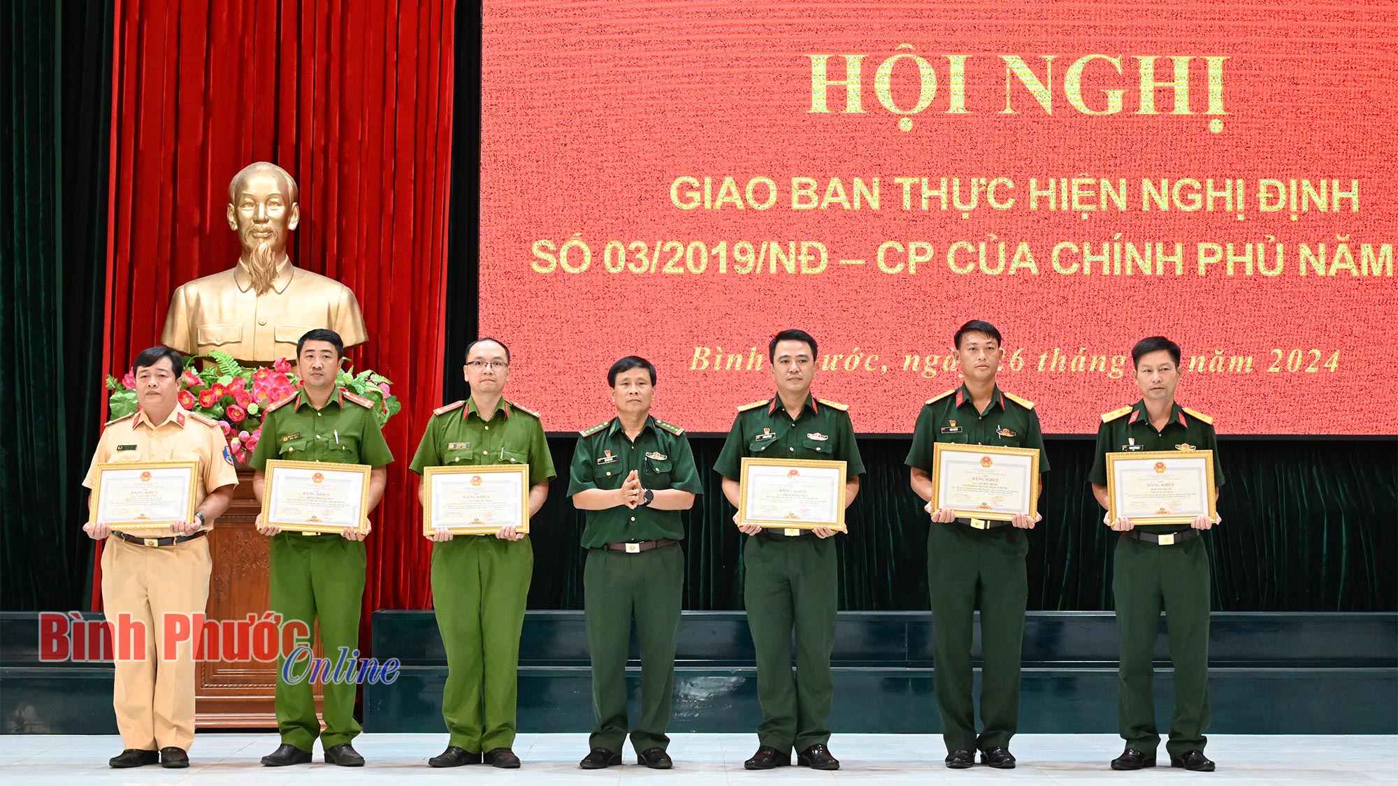 14 tập thể, 20 cá nhân được khen thưởng thực hiện Nghị định 03