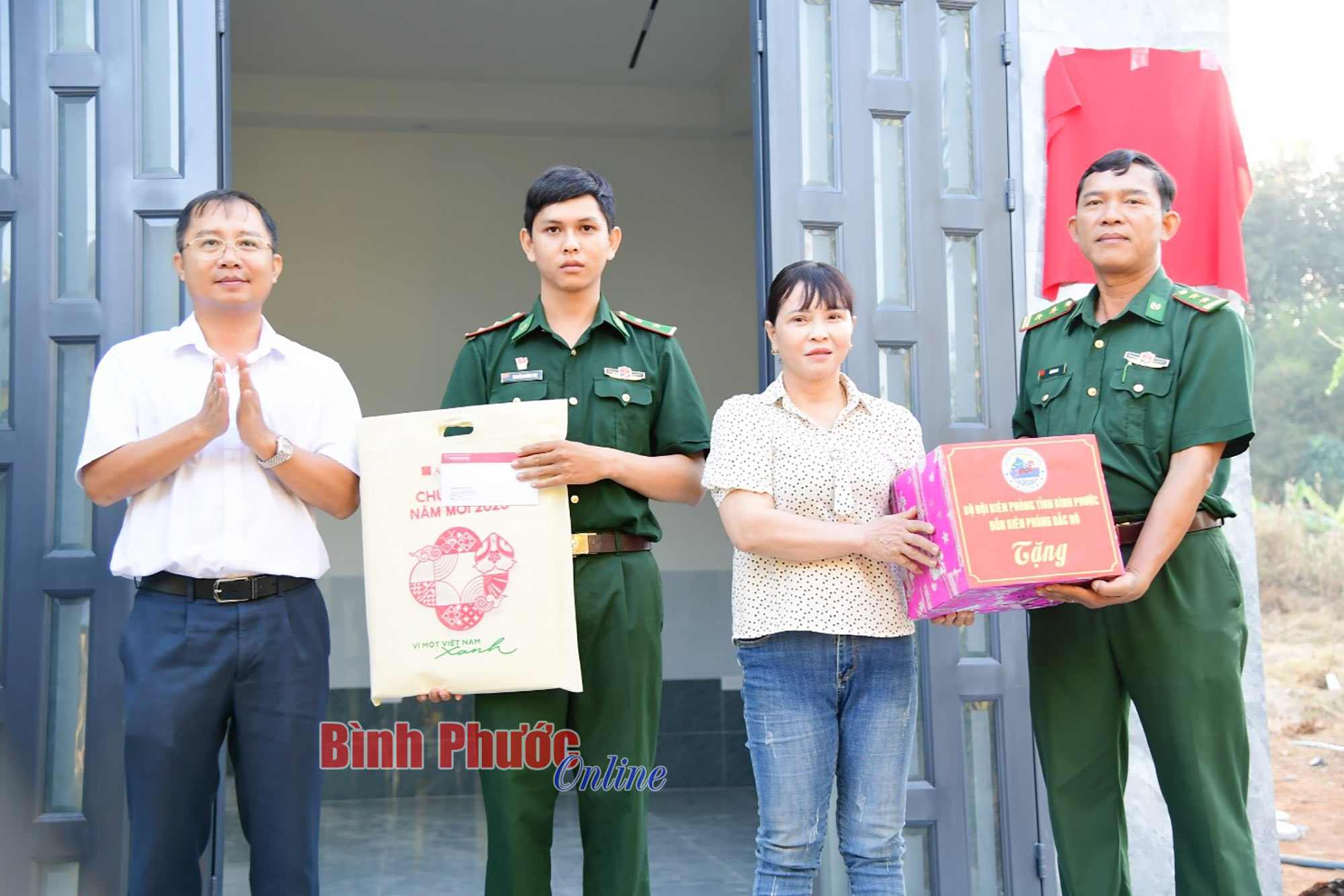 Bàn giao 3 mái ấm quân nhân