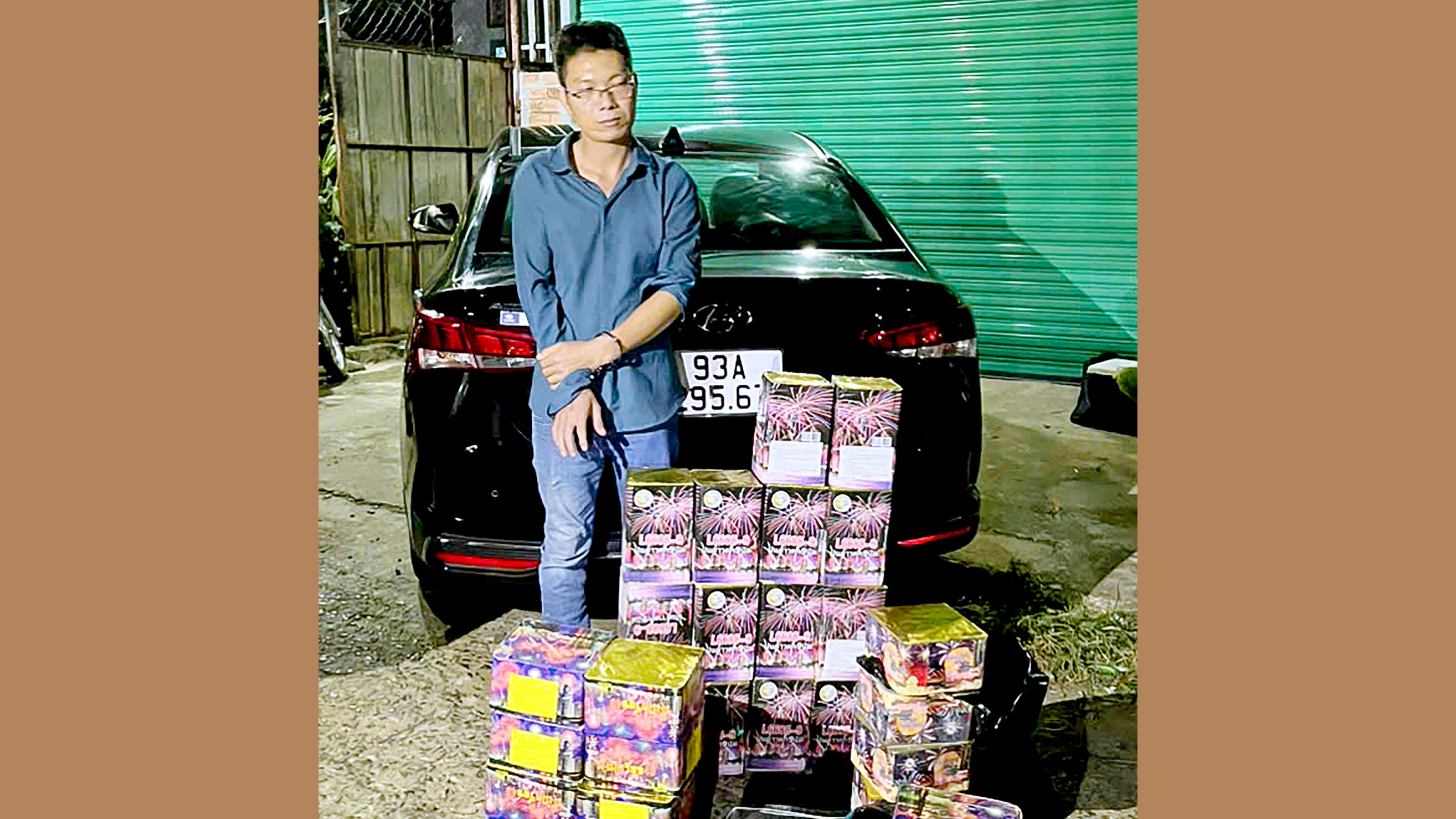Bắt xe ô tô chở 71kg pháo lậu