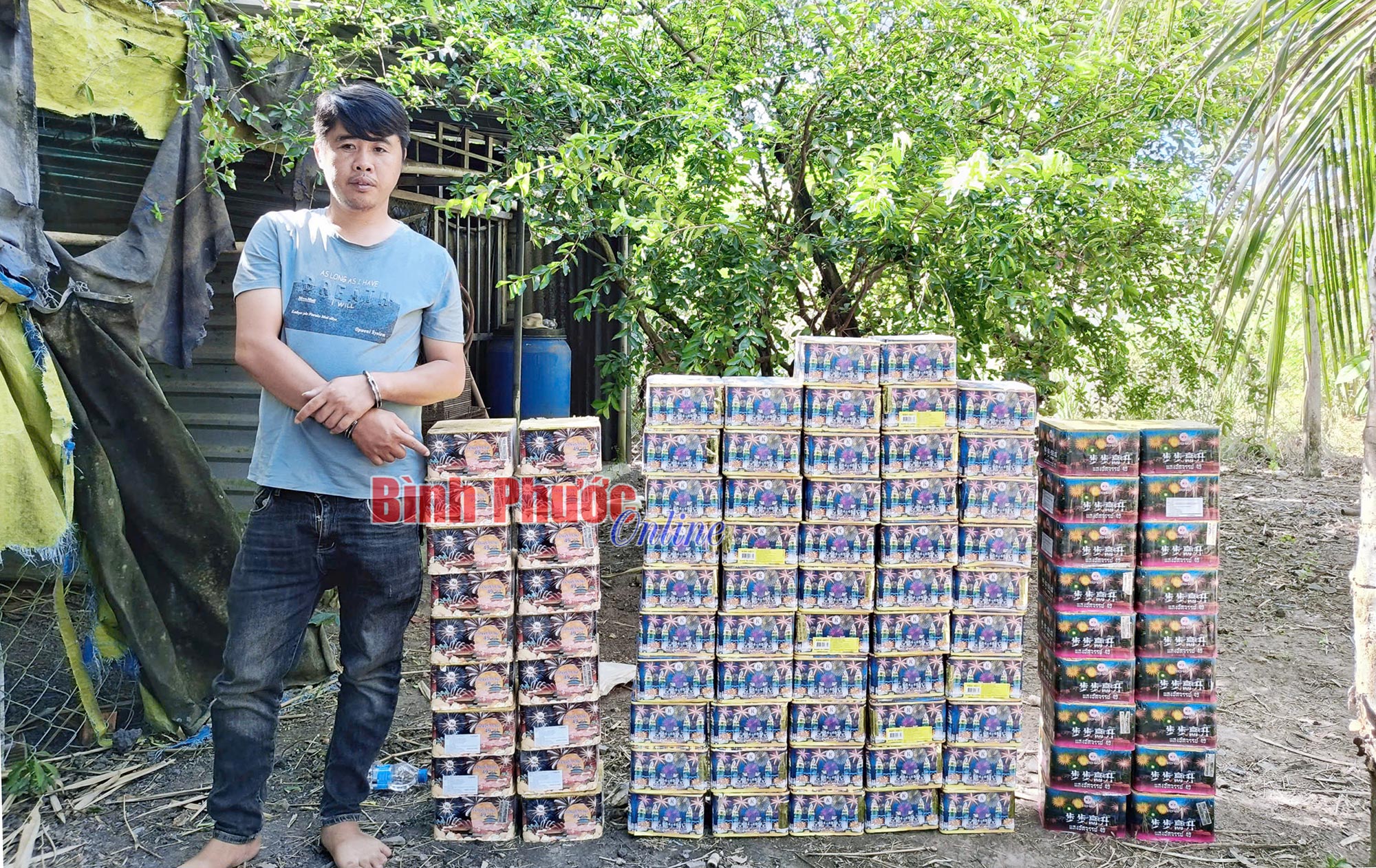 Bình Phước: Phát hiện hơn 153kg pháo nổ giấu sau chuồng gà