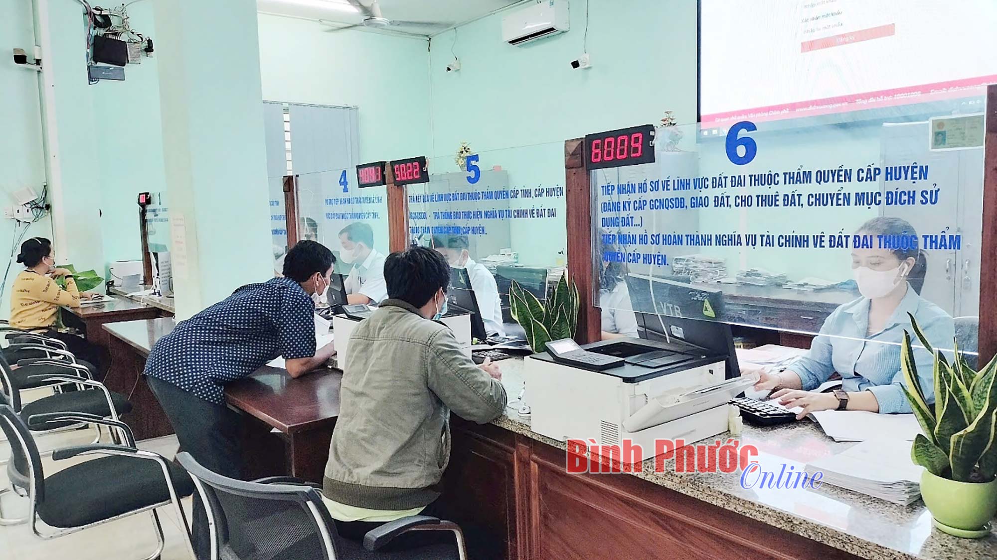 Bù Đăng tổ chức lại bộ máy các cơ quan chuyên môn