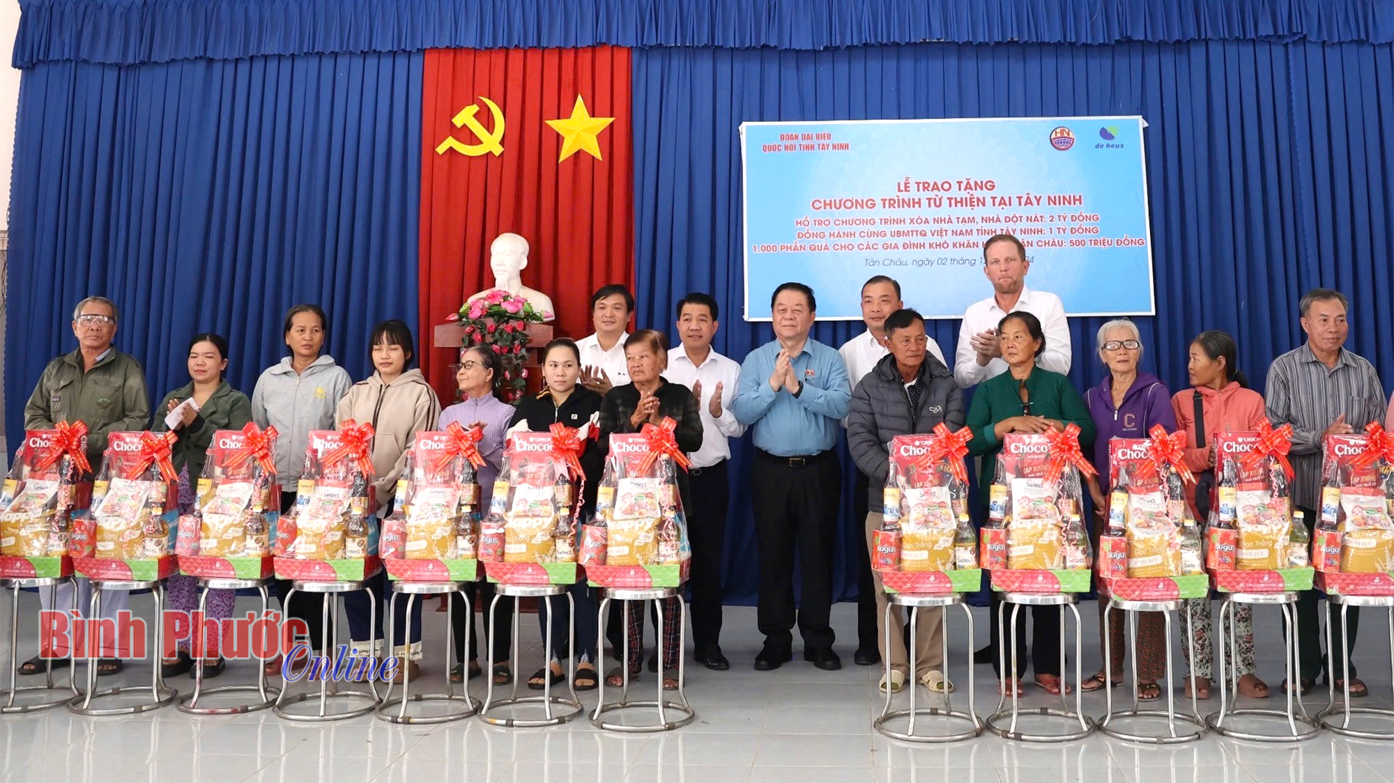 Tập đoàn Hùng Nhơn trao tặng 3,5 tỷ đồng cho các chương trình từ thiện, xã hội