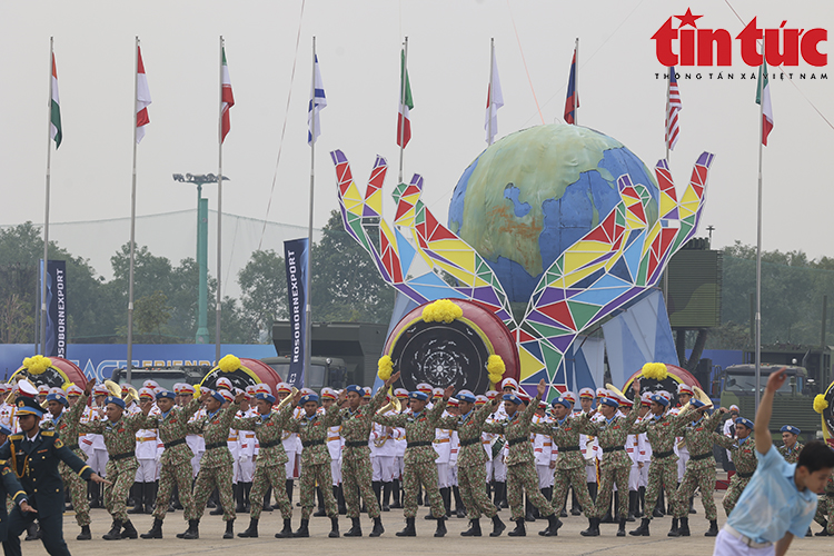 Mãn nhãn màn nghệ thuật lễ Tổng duyệt Triển lãm Quốc phòng quốc tế Việt Nam 2024