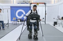 Robot giúp người bị liệt đi lại: Bước tiến công nghệ mới cho người khuyết tật